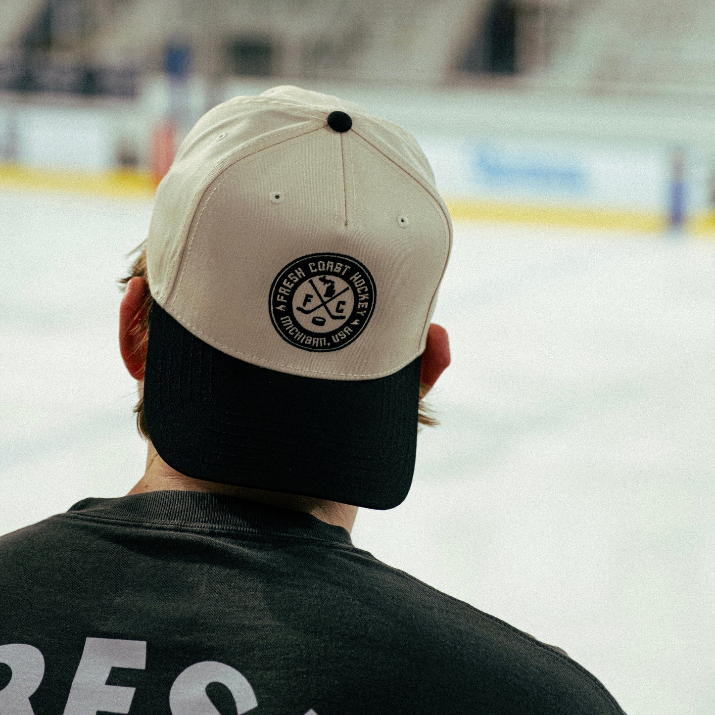Fresh Coast Hockey Badge Snapback: Cream / Black