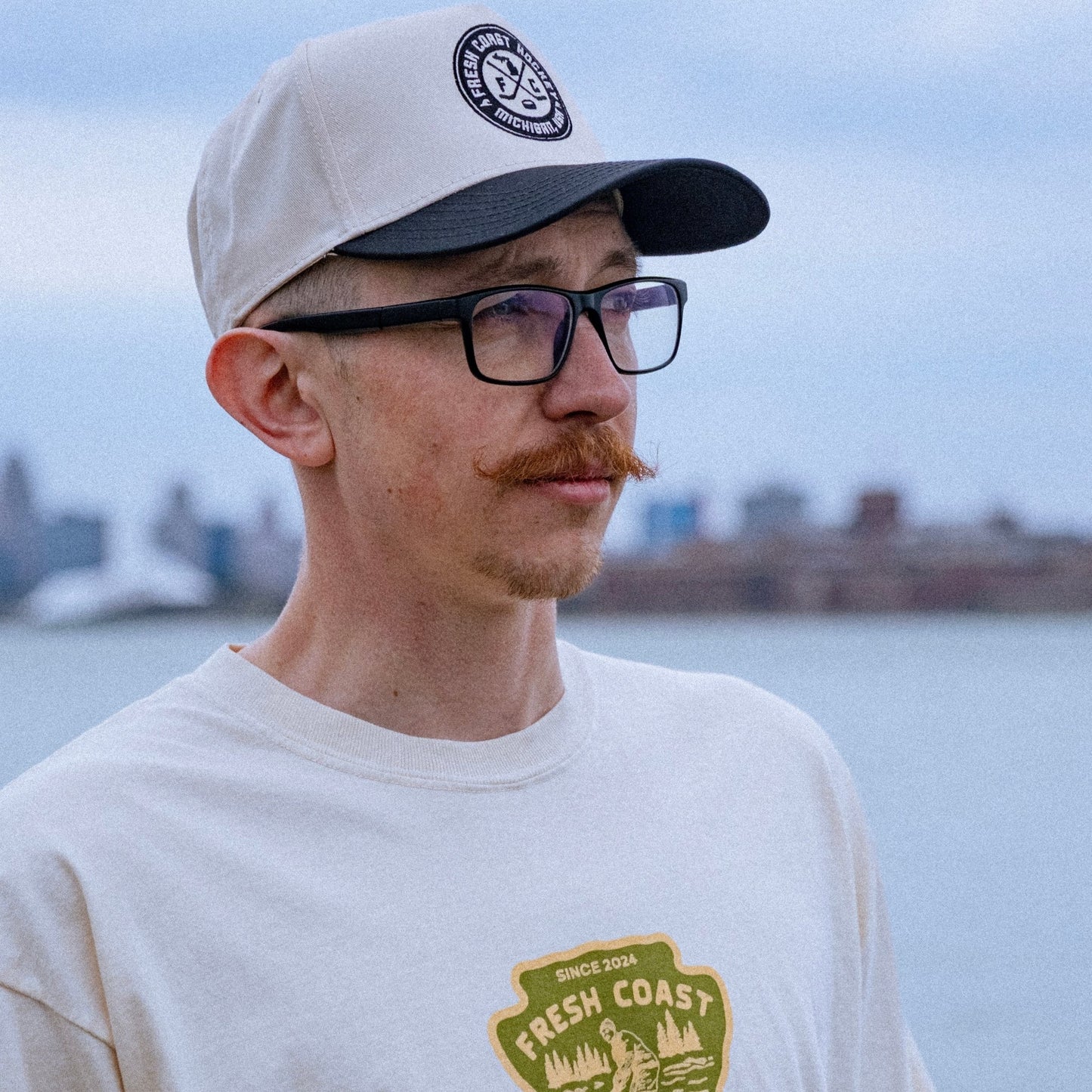 FRESH COAST HOCKEY CO. Badge Snapback Hat: Natural / Black